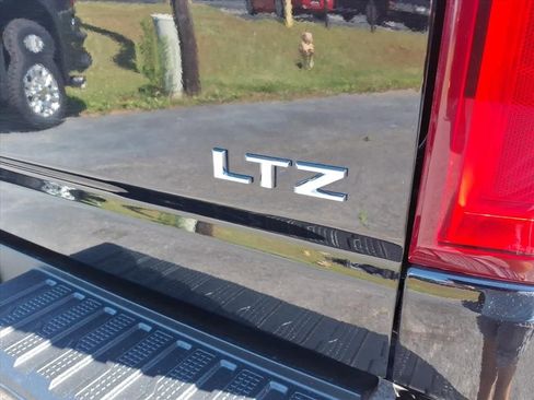 Used 2021 Chevrolet Silverado 2500 LTZ w/ Carhartt Edition AWD/4WD image 15