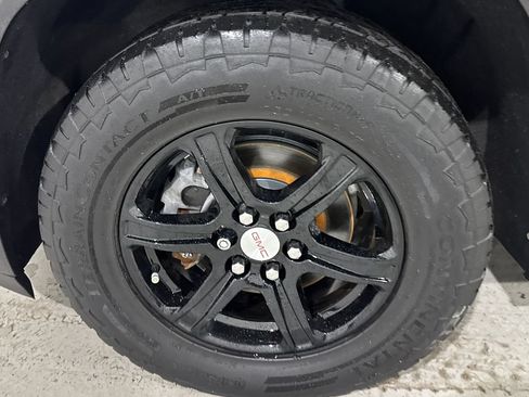 Used 2021 GMC Acadia AT4 w/ GMC Pro Grade Package AWD/4WD image 9