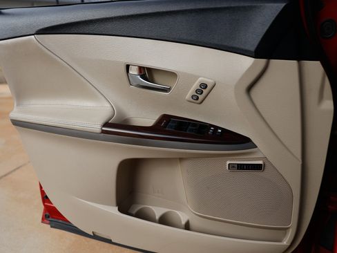 Used 2015 Toyota Venza XLE image 46