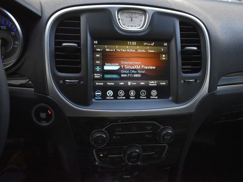 Used 2022 Chrysler 300 Touring L image 24