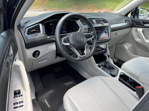 Used 2022 Volkswagen Tiguan SE AWD/4WD image 12