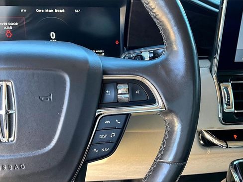 Used 2019 Lincoln Navigator Select image 16