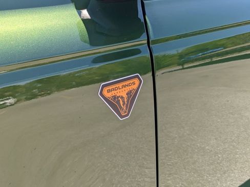 Used 2025 Ford Bronco Badlands image 11