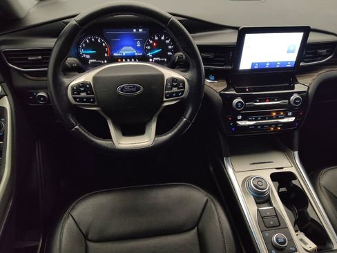 Used 2021 Ford Explorer Limited w/ Equipment Group 301A AWD/4WD image 22