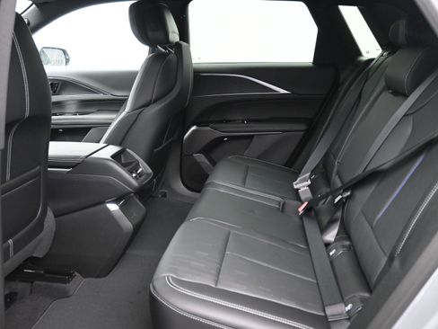 New 2025 Cadillac Lyriq Luxury image 10