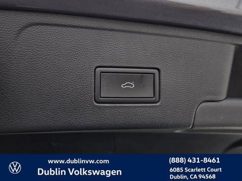 Used 2024 Volkswagen Atlas Cross Sport SE image 25