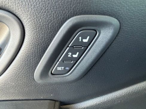 Used 2025 Honda Pilot TrailSport image 29