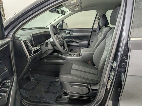 Used 2025 Kia Sorento LX image 11