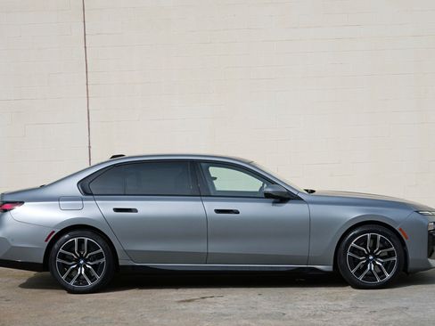 Used 2023 BMW 760i xDrive AWD/4WD image 60