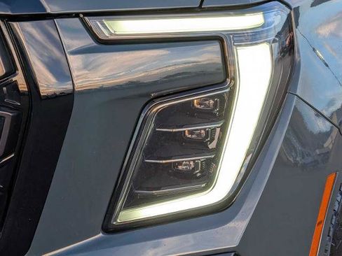 Used 2025 GMC Yukon XL AT4 Ultimate AWD/4WD image 10