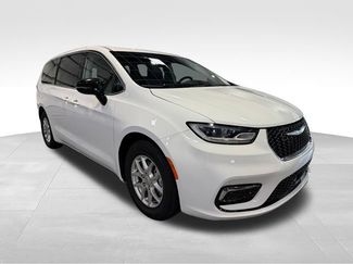 Used 2024 Chrysler Pacifica Touring-L FWD video 3