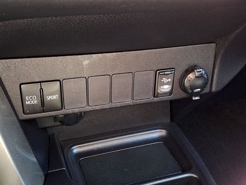 Used 2014 Toyota RAV4 XLE image 24