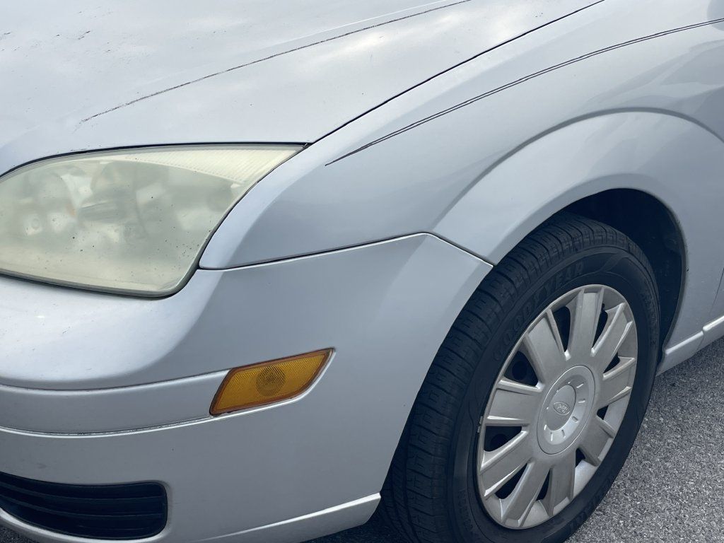Used 2007 Ford Focus ZX4 Sedan FWD image 11
