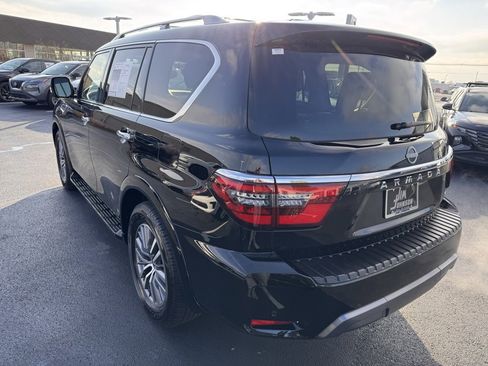 Used 2024 Nissan Armada SL w/ Captain's Chairs Package image 3