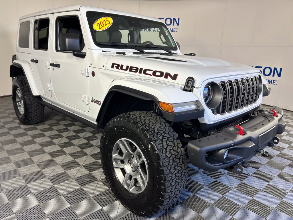 Used 2025 Jeep Wrangler Unlimited Rubicon AWD/4WD image 3