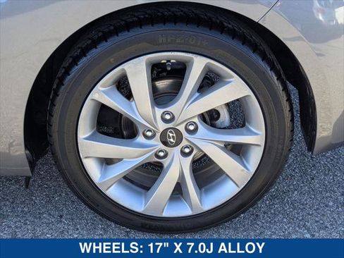 Used 2016 Hyundai Veloster image 9