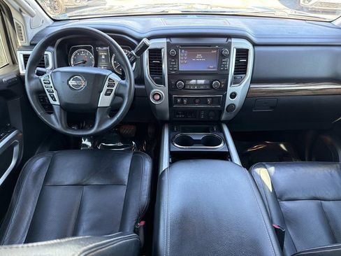 Used 2018 Nissan Titan SL w/ Chrome Package image 21