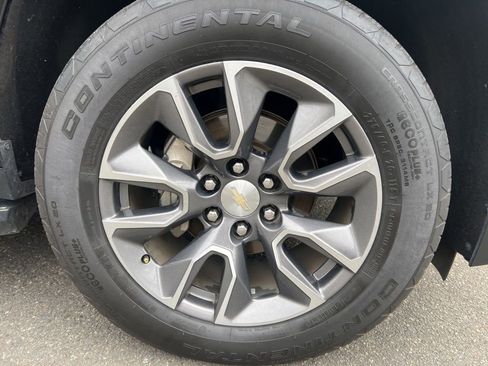 Used 2023 Chevrolet Suburban LT w/ LT Signature Package image 10