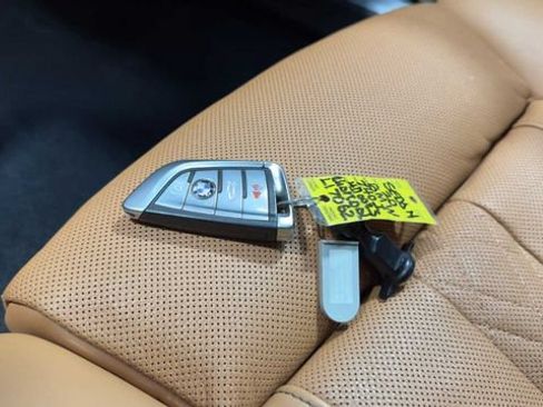 Used 2020 BMW 740i w/ Premium Package RWD image 26