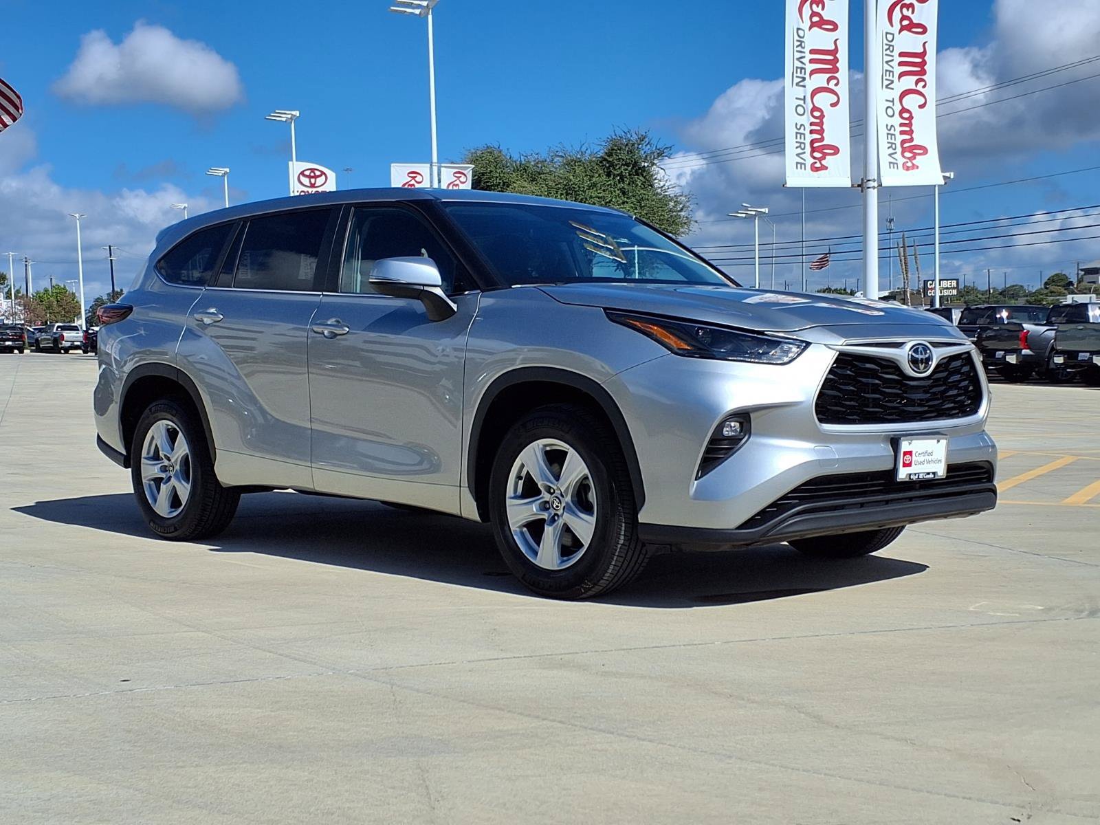 Certified 2025 Toyota Highlander LE FWD image 3