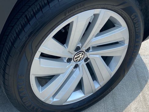 Certified 2023 Volkswagen Atlas Cross Sport SE w/ Panoramic Sunroof Package AWD/4WD image 21