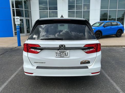 Used 2024 Honda Odyssey EX-L image 3
