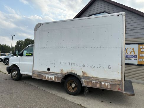 Used 2017 Chevrolet Express 3500 RWD image 7