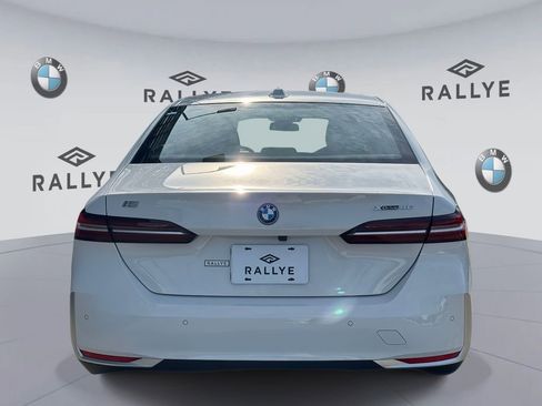 Certified 2025 BMW i5 xDrive40 w/ Premium Package AWD/4WD image 5