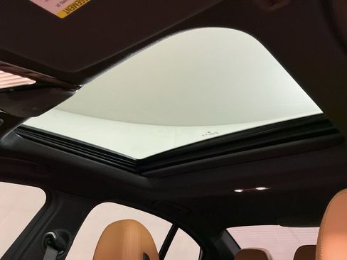 Certified 2024 BMW 330i Sedan w/ Premium Package RWD image 23