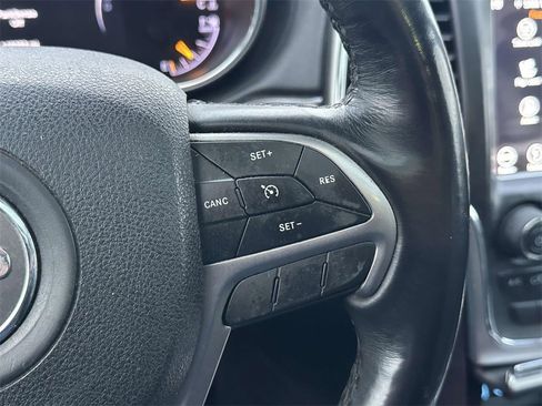 Used 2018 Jeep Grand Cherokee Overland image 25