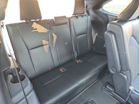 Used 2023 Toyota Highlander XSE image 12