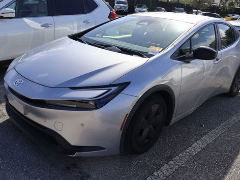 Used 2023 Toyota Prius LE image 2