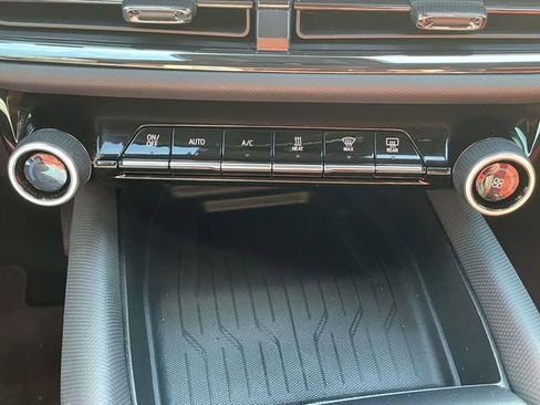 Used 2024 Chevrolet Equinox EV RS image 23