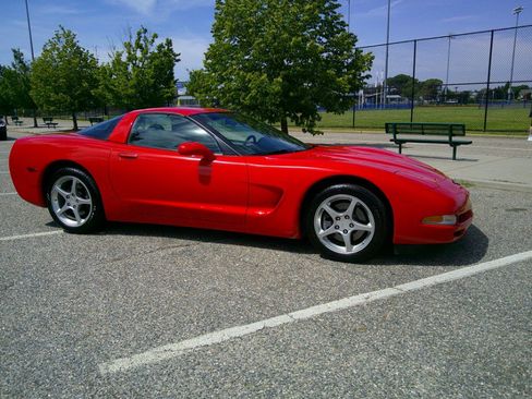 Used 2004 Chevrolet Corvette Coupe RWD image 16