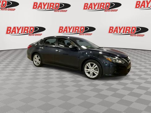 Used 2016 Nissan Altima 3.5 SL w/ 3.5 Technology Package FWD image 2