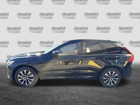 Used 2025 Volvo XC60 B5 Plus image 7