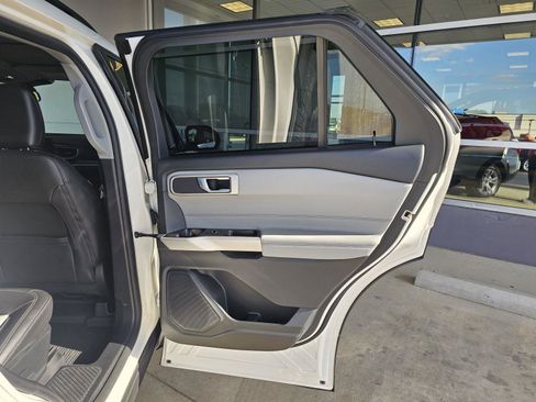 Used 2022 Ford Explorer XLT w/ Equipment Group 202A image 13