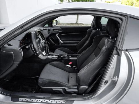 Used 2017 Toyota 86 RWD image 15