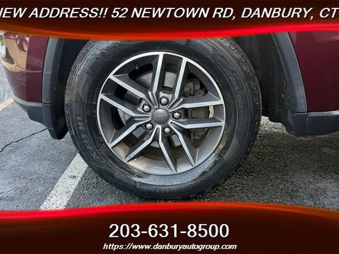Used 2019 Jeep Grand Cherokee Limited AWD/4WD image 9