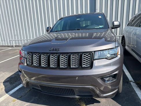 Used 2019 Jeep Grand Cherokee Altitude AWD/4WD image 2
