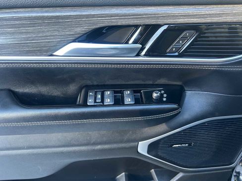 Used 2024 Jeep Wagoneer L Series II image 9