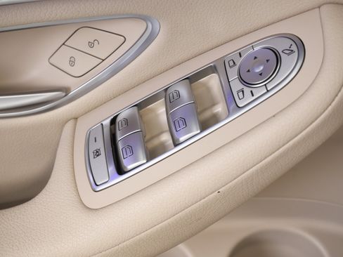 Certified 2022 Mercedes-Benz GLC 300 4MATIC w/ Premium Package Lite image 33