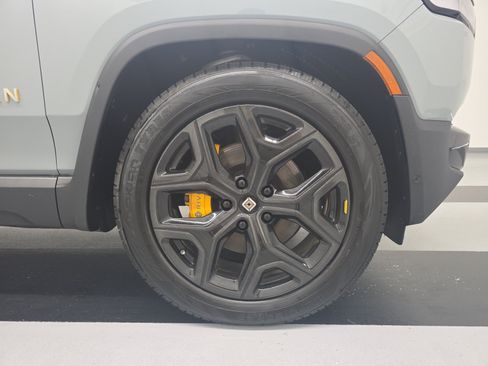 Used 2023 Rivian R1S Adventure AWD/4WD image 11