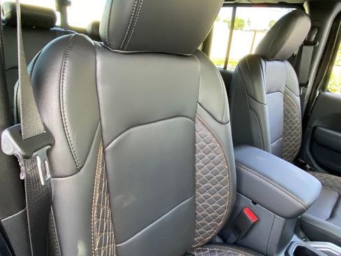 Used 2022 Jeep Gladiator Overland image 22