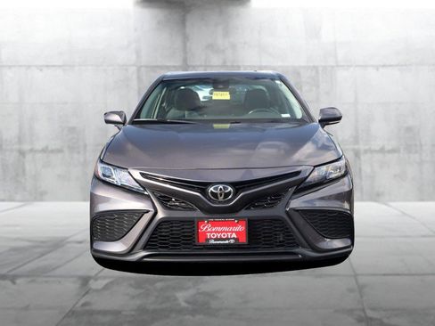 Used 2024 Toyota Camry SE image 4