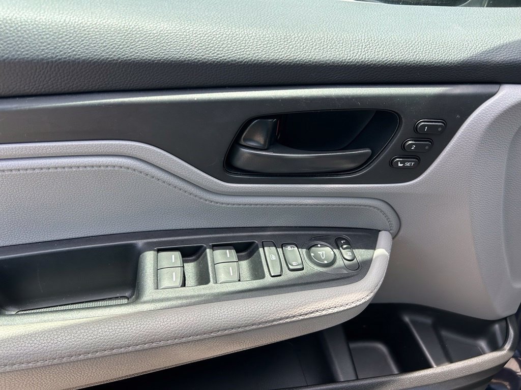 Used 2024 Honda Odyssey EX-L image 18
