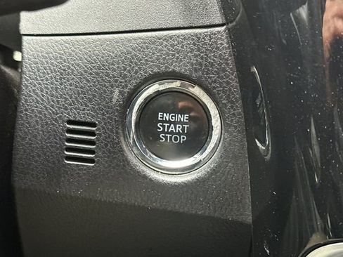 Used 2018 Toyota Corolla SE w/ SE Premium Package image 25