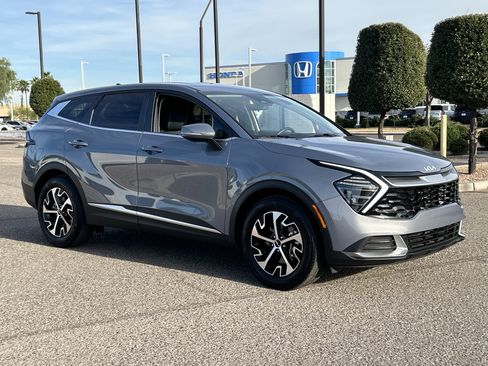 Used 2025 Kia Sportage EX image 7