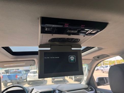 Used 2019 Chevrolet Suburban Premier AWD/4WD image 11