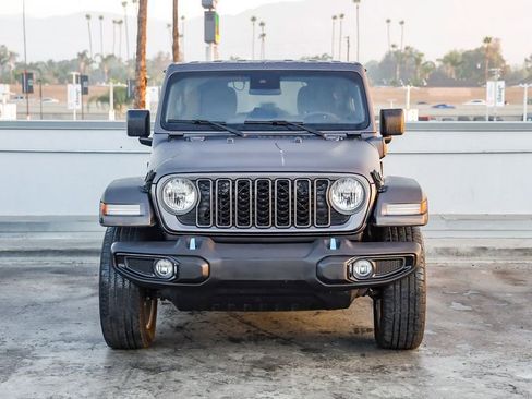 Used 2024 Jeep Wrangler Unlimited image 3